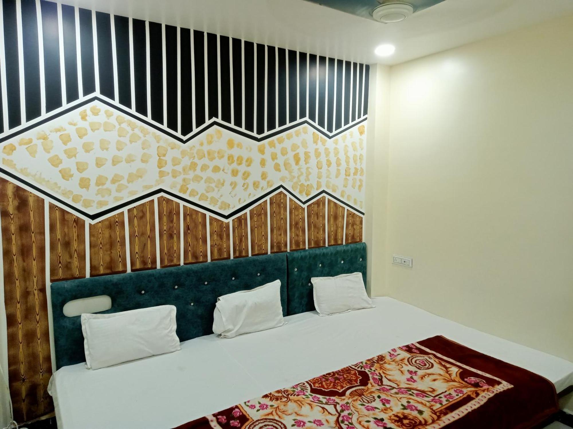 Hardik Palace Удджайн Экстерьер фото